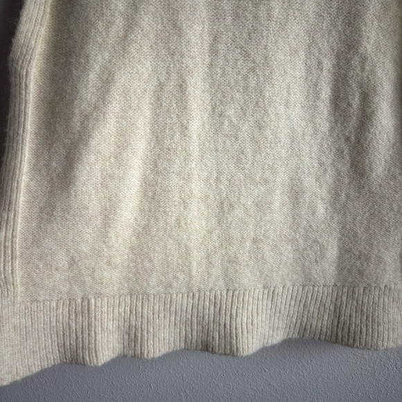 LOFT Chunky Wool Blend Cream Cable Knit Sleeveless Soft Sweater Vest Size Large - Picture 9 of 13